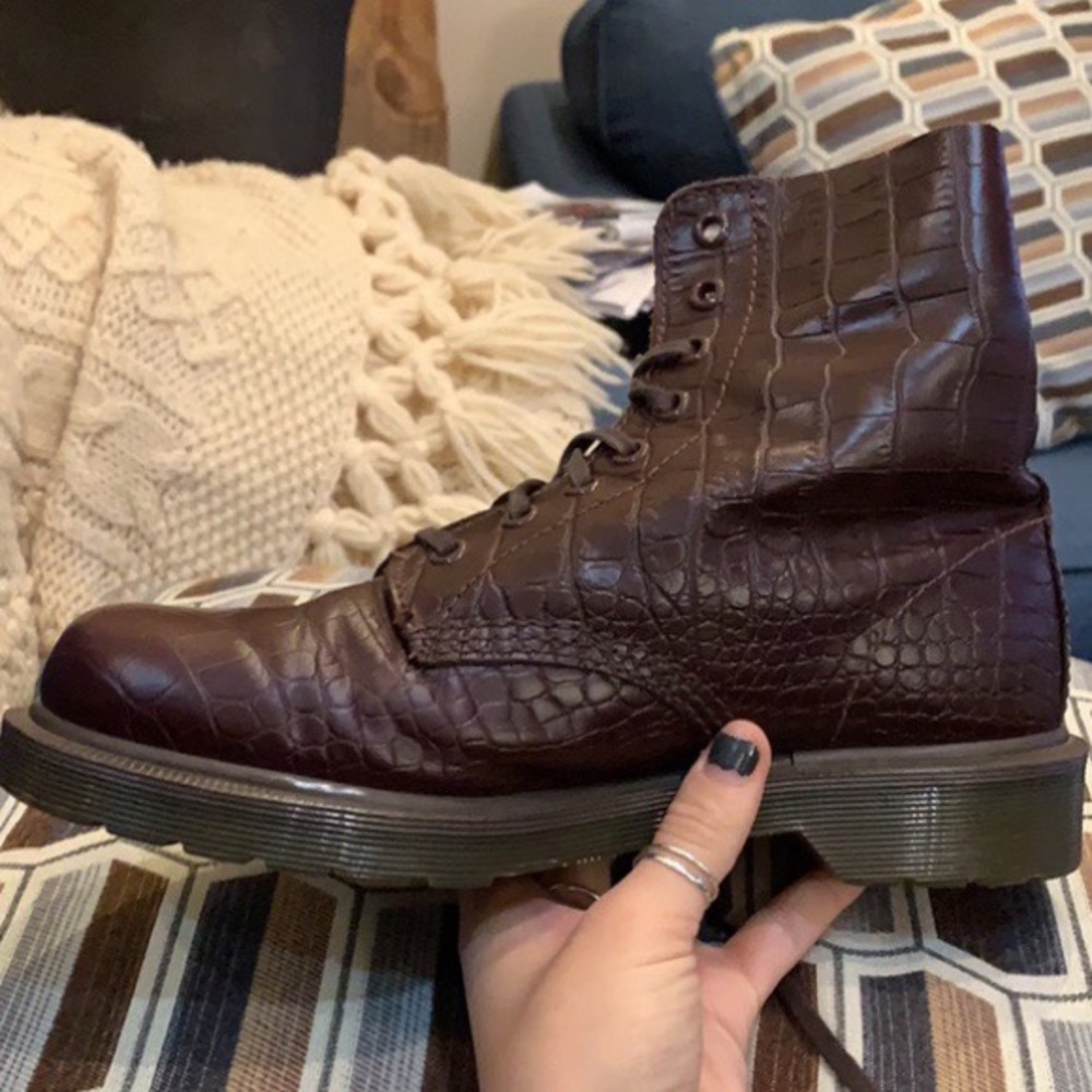 Dr. Martens Croc 1460 (great condition)